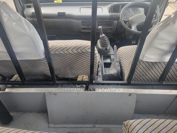 Isuzu NQR 2019 Yellow - thumbnail 10