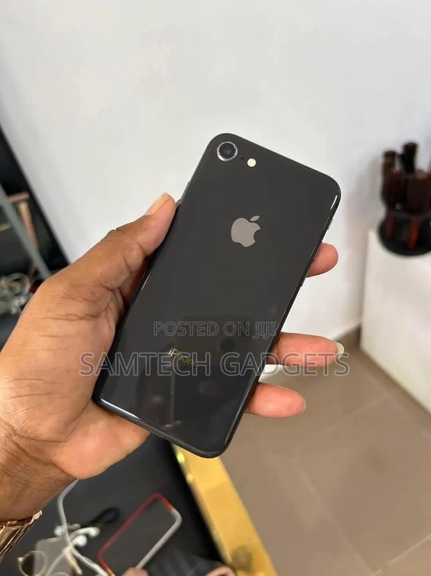 Apple iPhone 8 128 GB Black - thumbnail 3