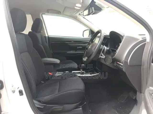 Mitsubishi Outlander 2019 White