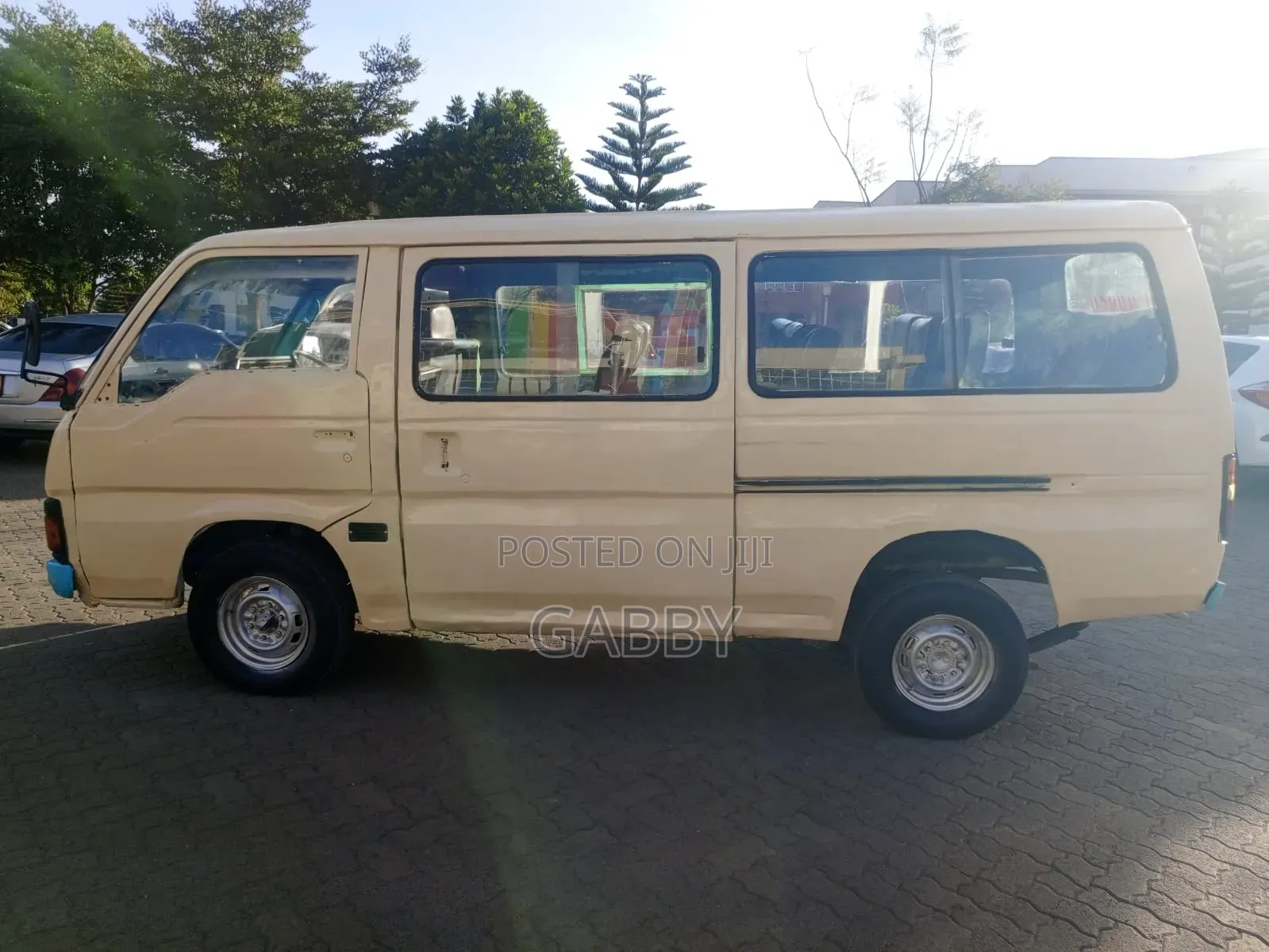Nissan Caravan 1989 Beige