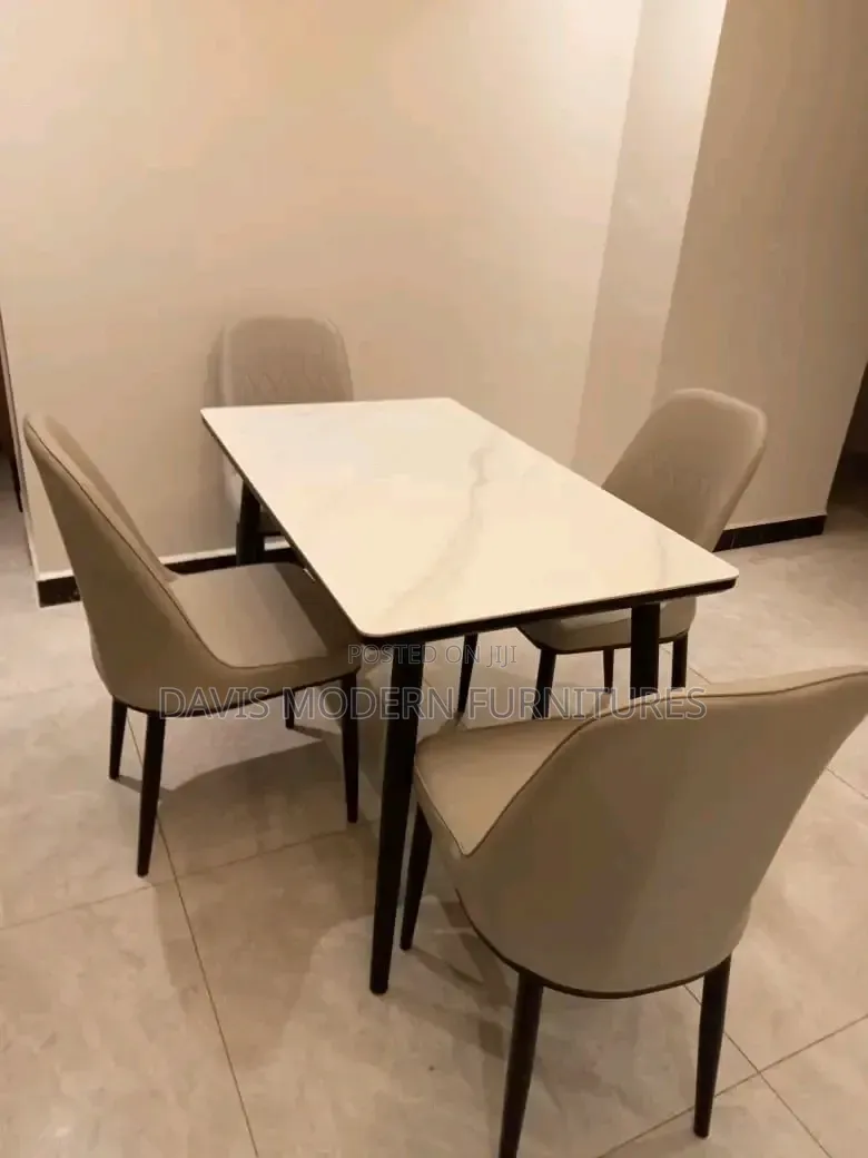6-Seaters Dinning Set With Rectangular Black Tempered Table Top