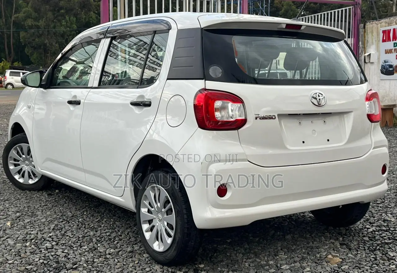 Toyota Passo 2018 White
