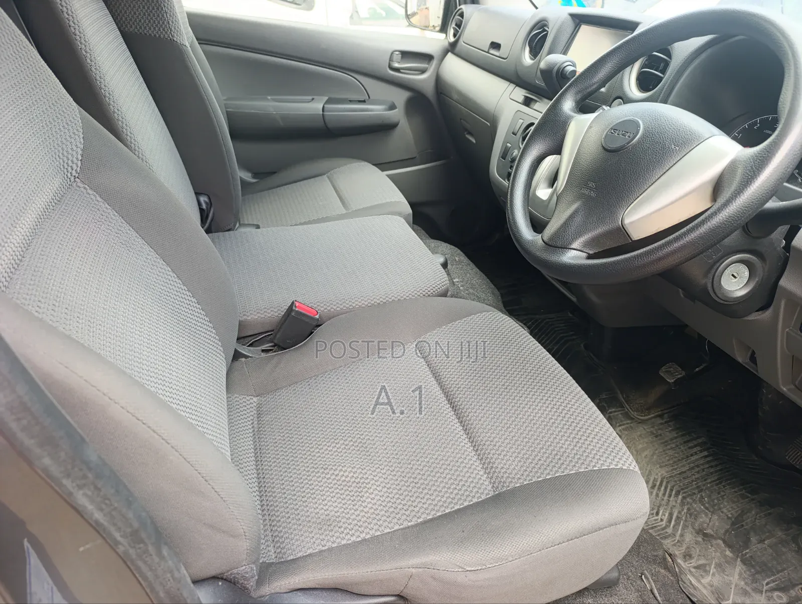 Isuzu Como 2019 Grey