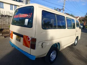Nissan Caravan 1989 Beige
