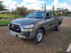 Toyota Hilux 2023 Gray
