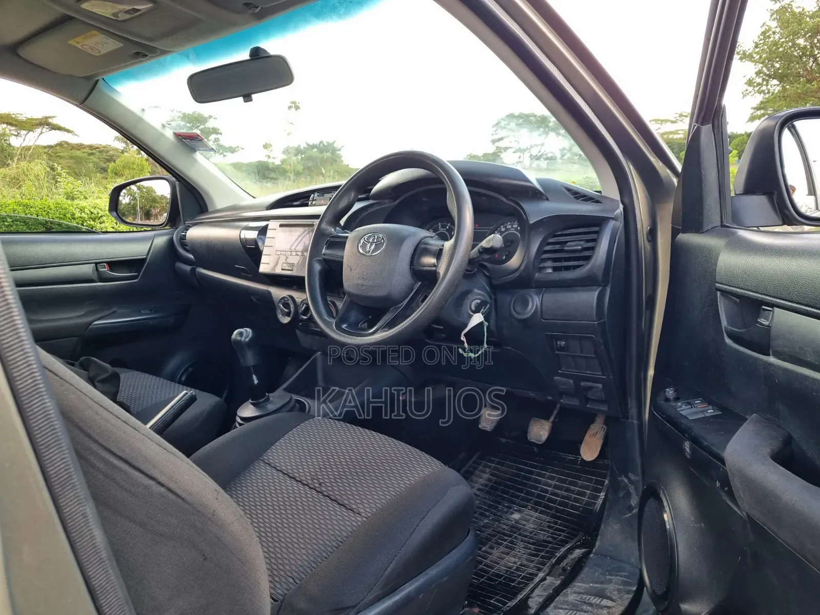Toyota Hilux 2023 Gray