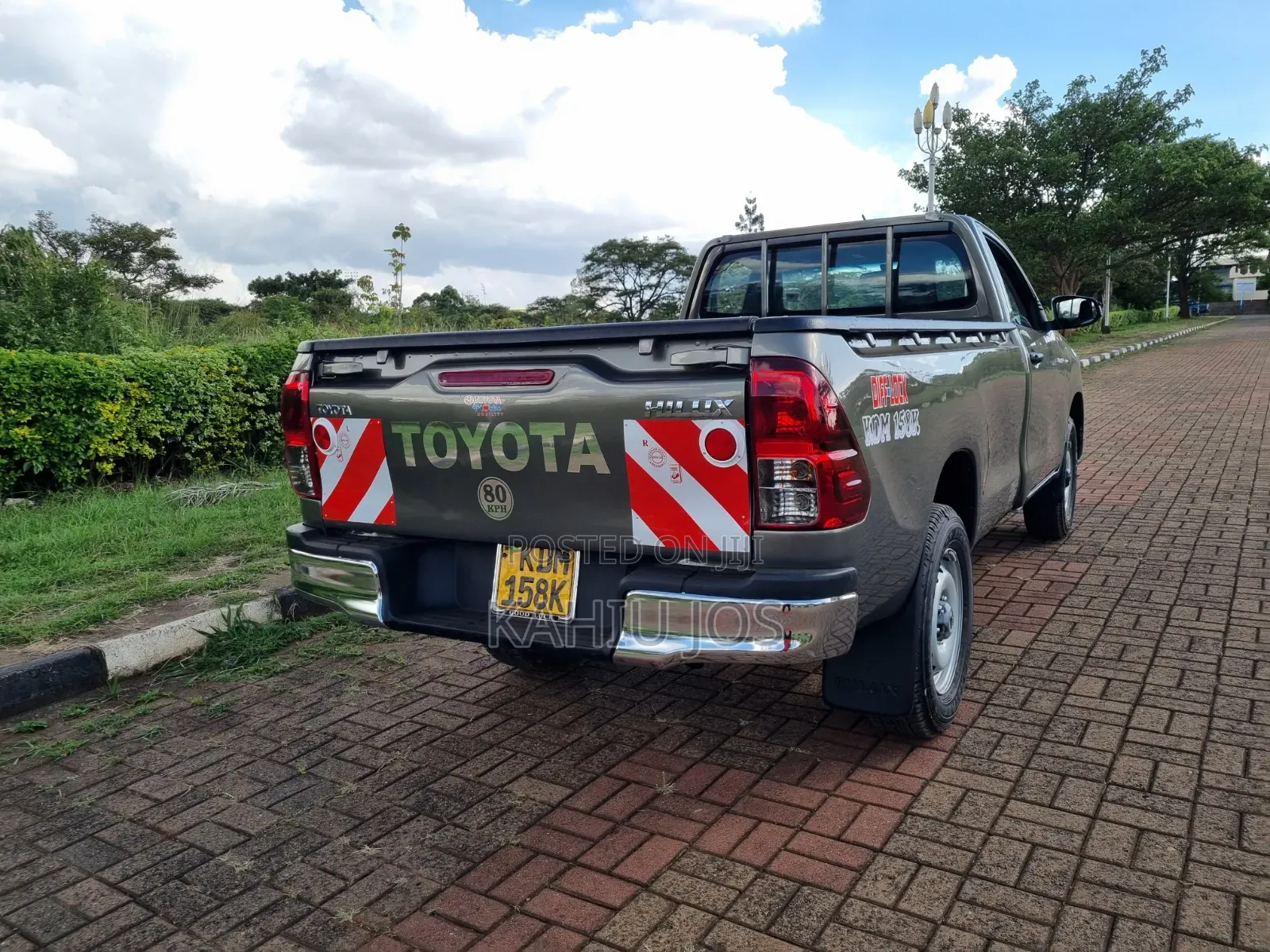 Toyota Hilux 2023 Gray