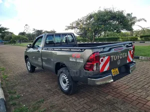 Toyota Hilux 2023 Gray