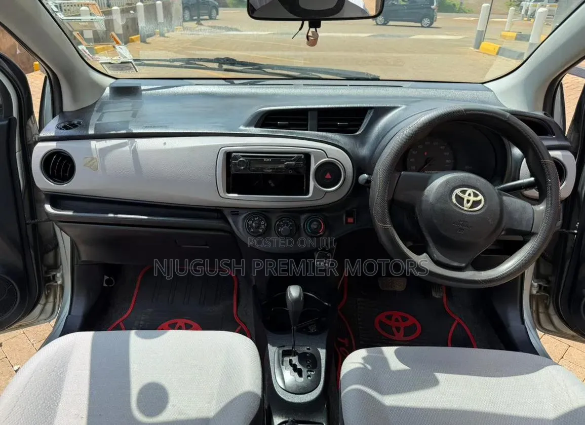 Toyota Vitz 2012 Silver