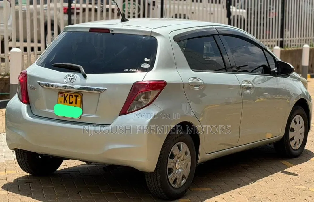 Toyota Vitz 2012 Silver