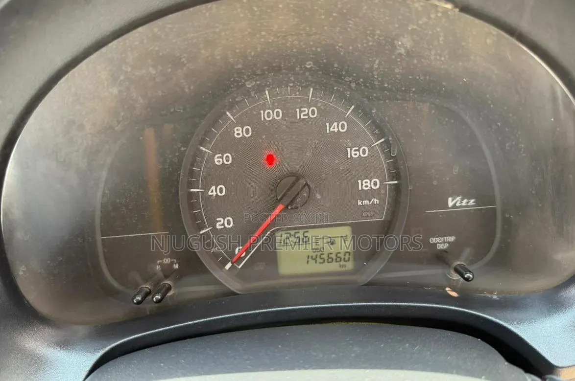 Toyota Vitz 2012 Silver