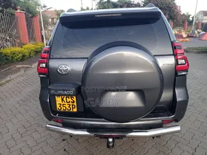 Toyota Land Cruiser Prado 2011 Gray