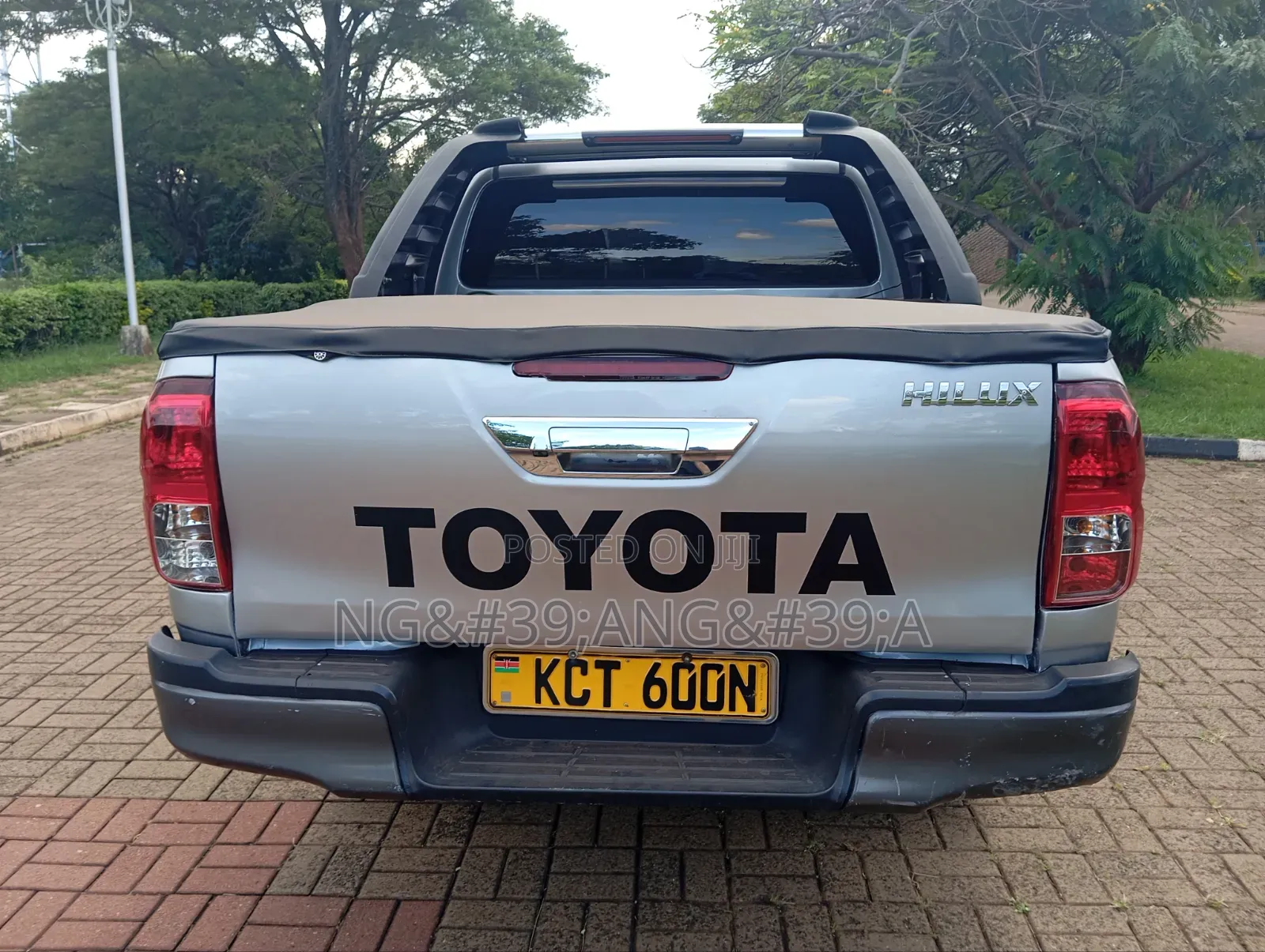 Toyota Hilux 2015 Silver