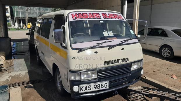 Nissan Caravan (Urvan) 2004 White - thumbnail 2