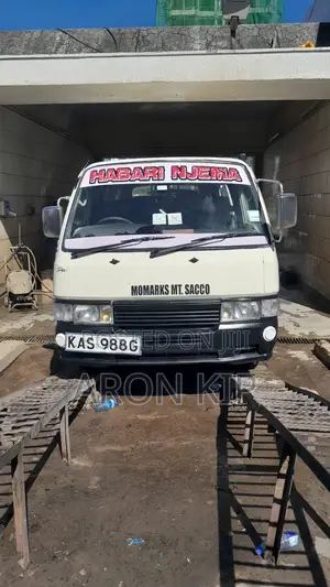 Nissan Caravan (Urvan) 2004 White