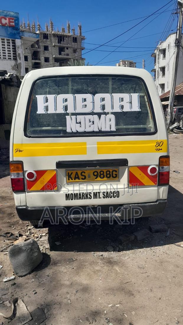 Nissan Caravan (Urvan) 2004 White - thumbnail 5
