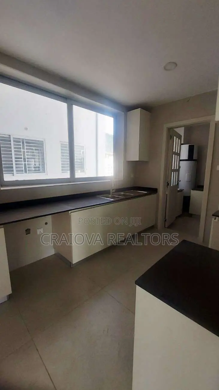 4bdrm Duplex in Spring Valley for rent