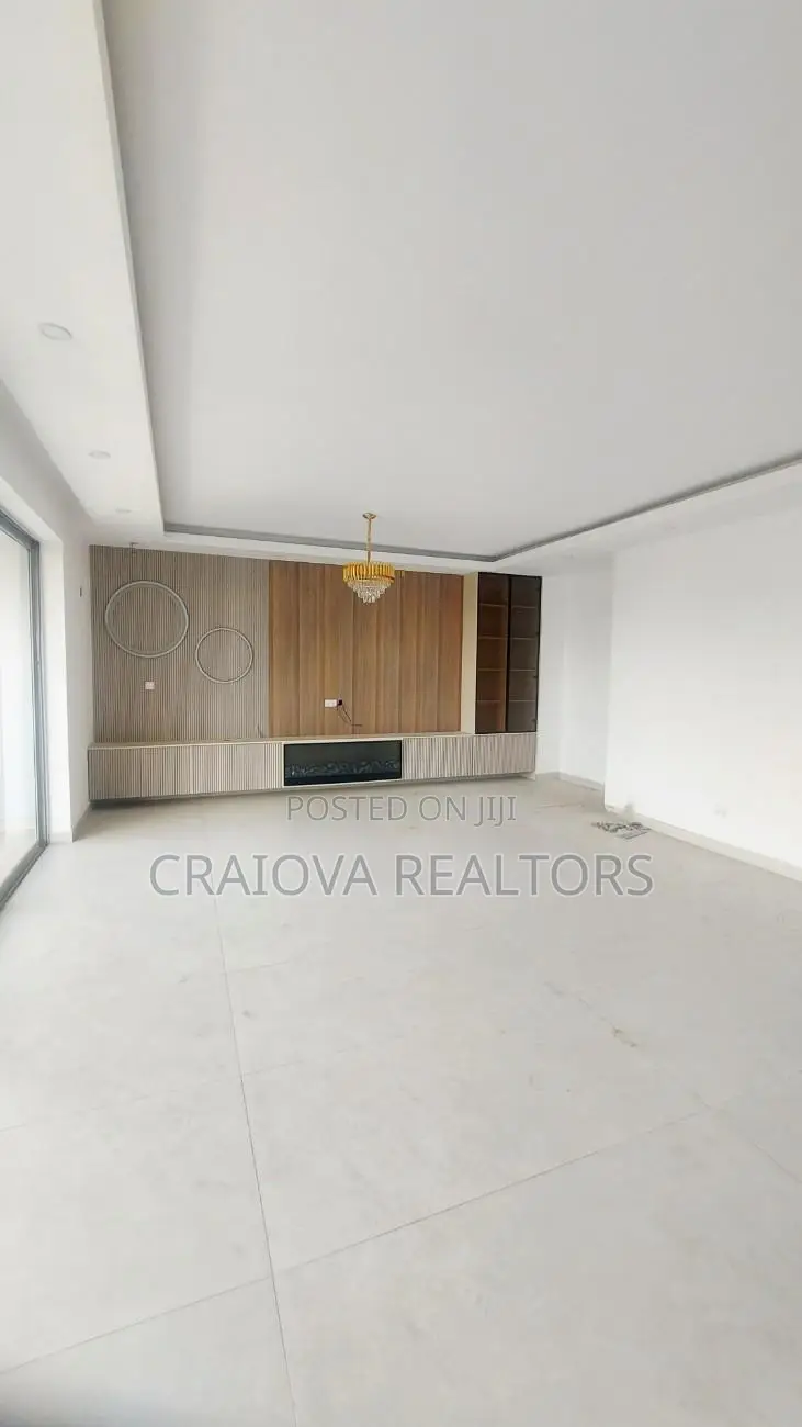 4bdrm Duplex in Spring Valley for rent