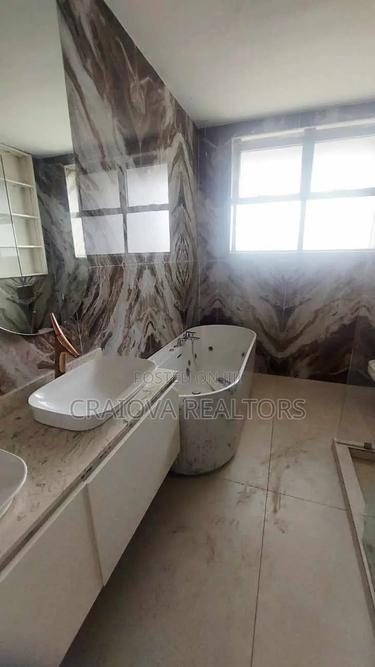 4bdrm Duplex in Spring Valley for rent