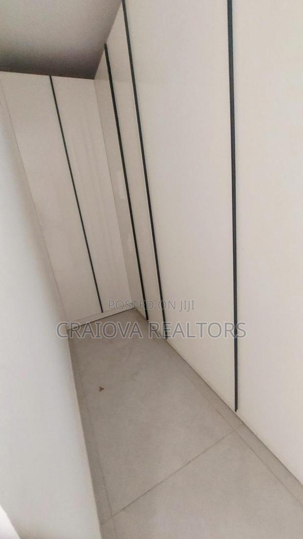 4bdrm Duplex in Spring Valley for sale - thumbnail 9