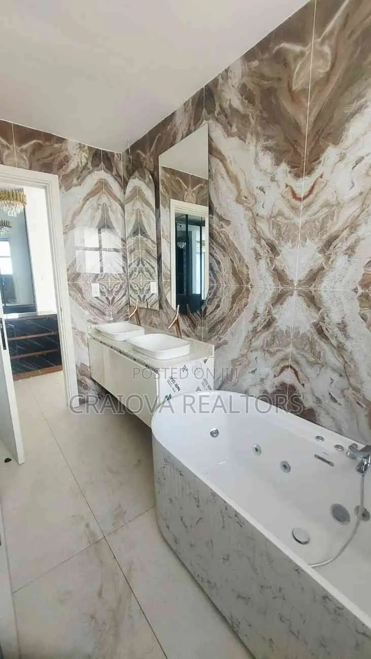 4bdrm Duplex in Spring Valley for sale