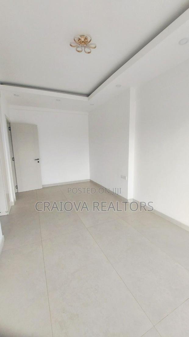 4bdrm Duplex in Spring Valley for sale - thumbnail 12