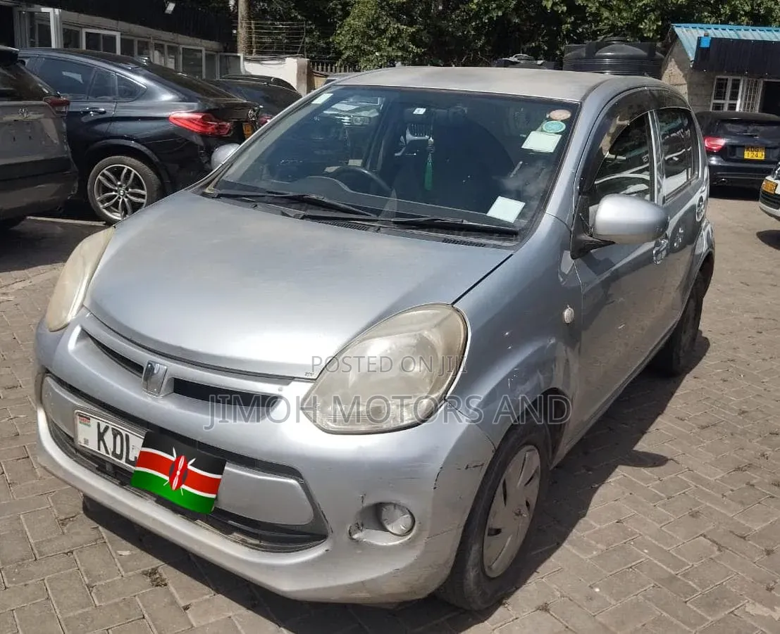 Toyota Passo 2016 Silver
