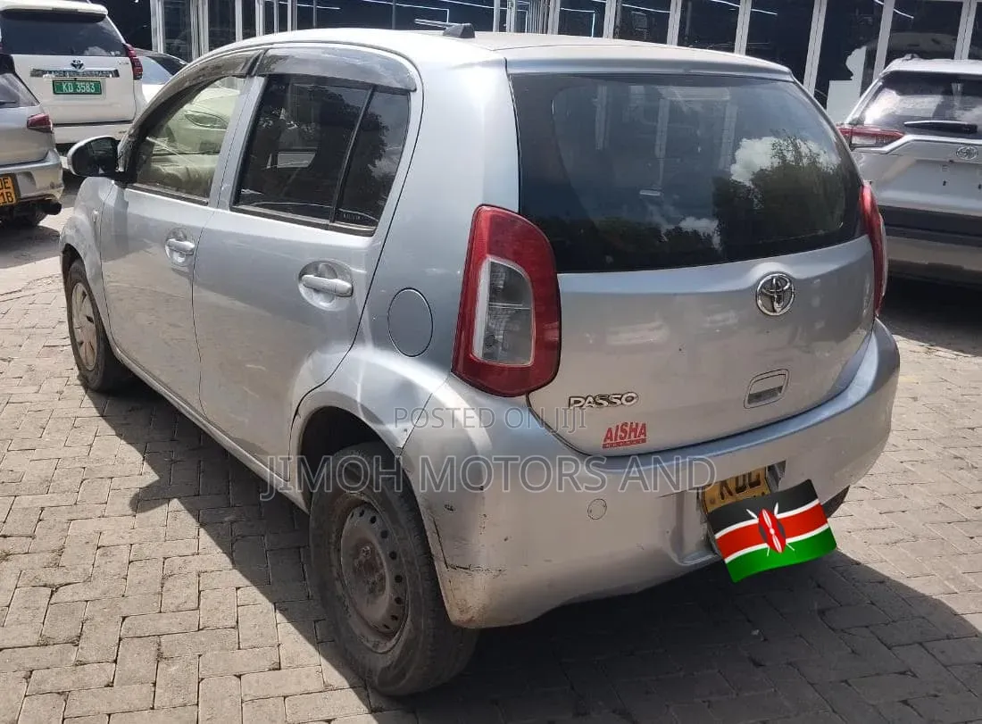 Toyota Passo 2016 Silver