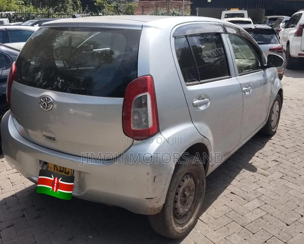 Toyota Passo 2016 Silver
