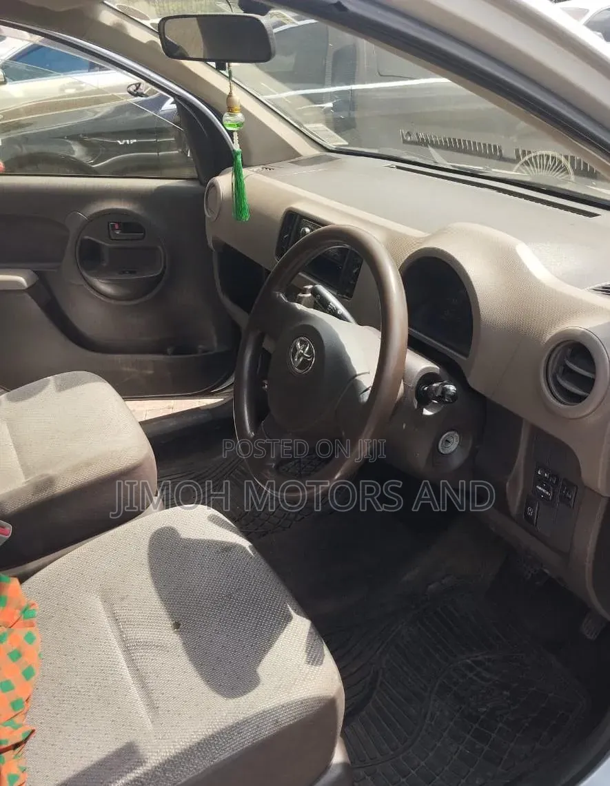 Toyota Passo 2016 Silver