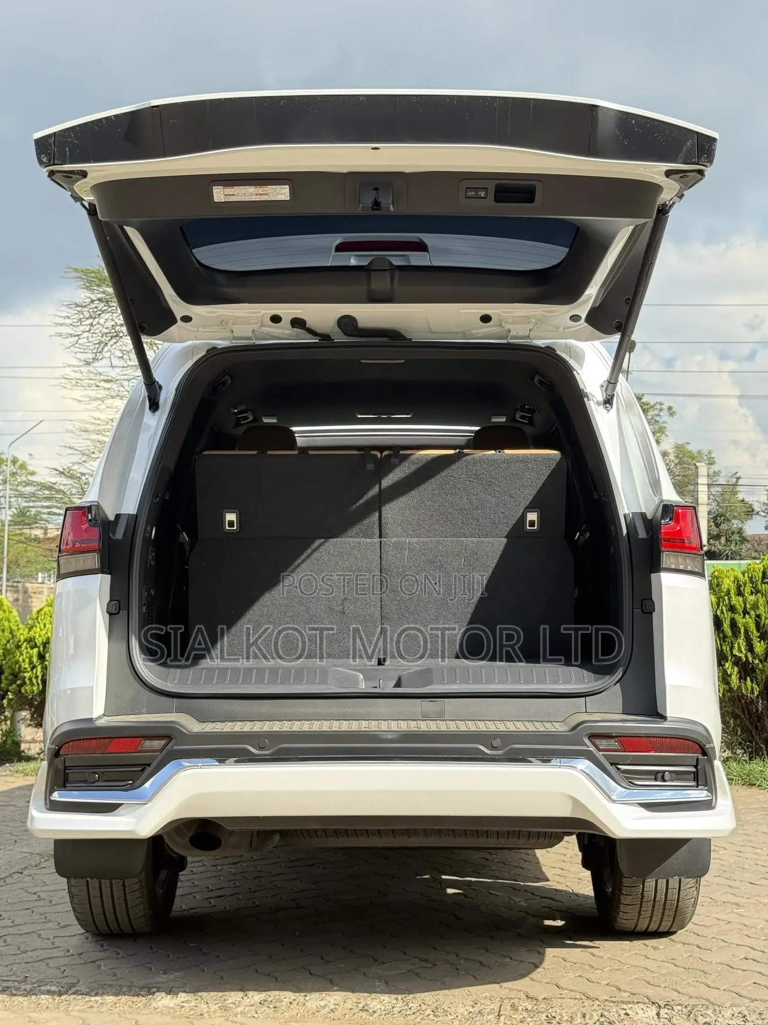 Lexus LX 600 2022 White