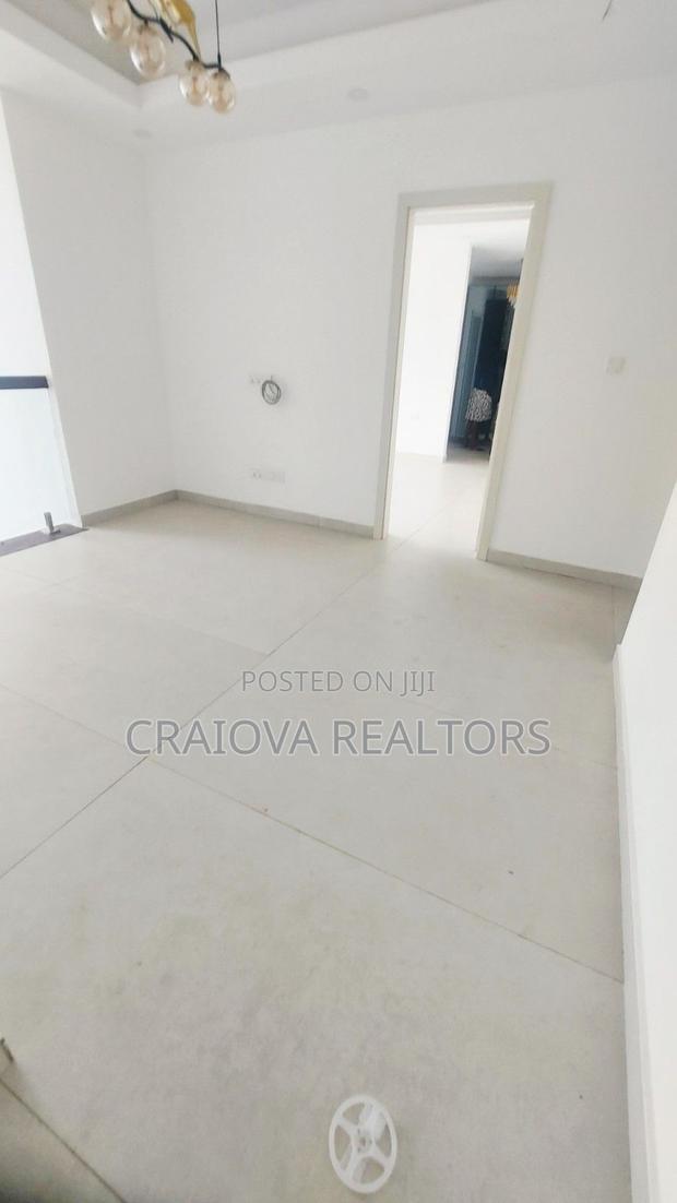 4bdrm Duplex in Spring Valley for sale - thumbnail 4