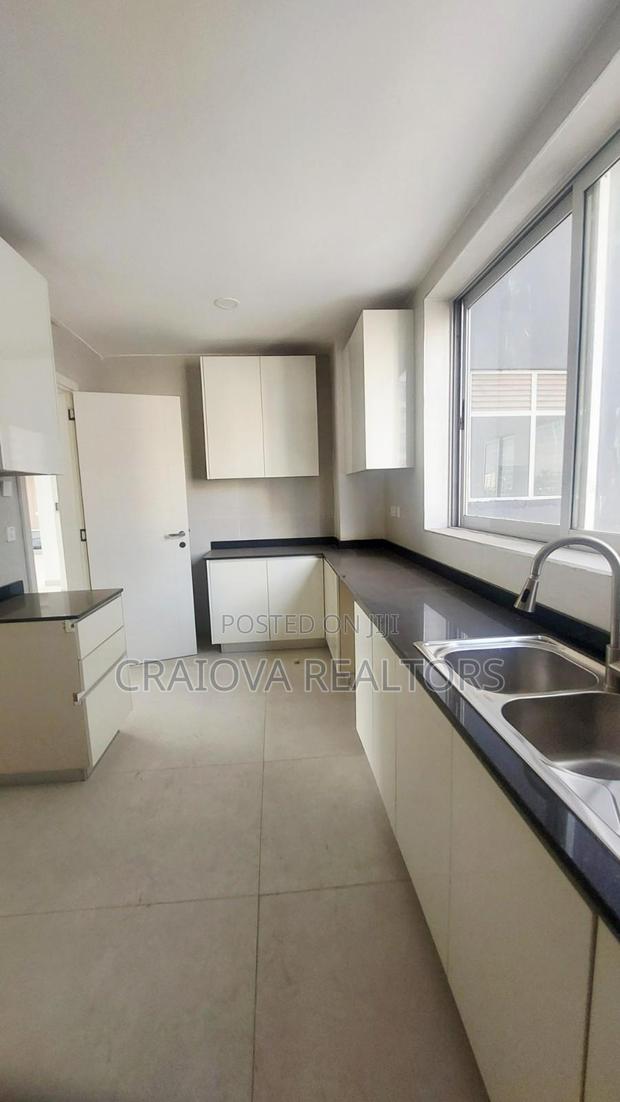 4bdrm Duplex in Spring Valley for sale - thumbnail 9