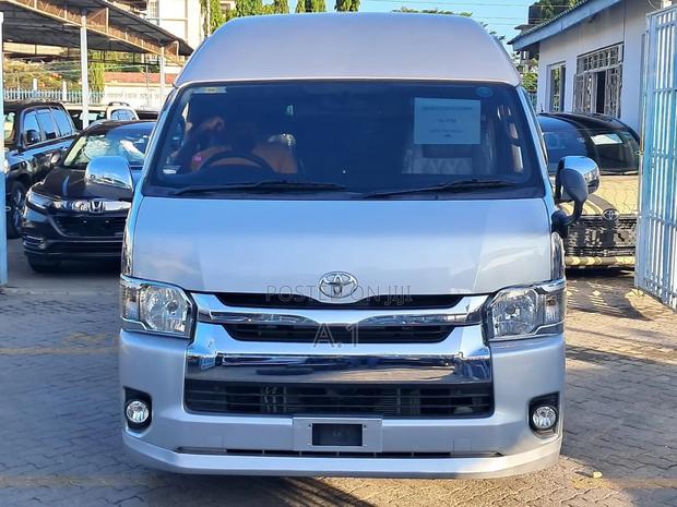 Toyota Granvia 2019 Silver - thumbnail 2