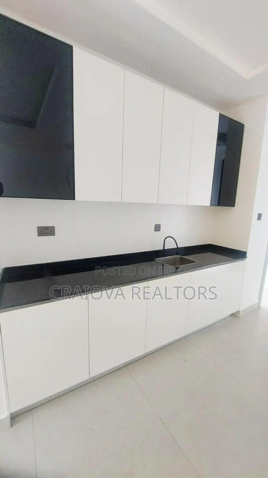 4bdrm Duplex in Spring Valley for sale