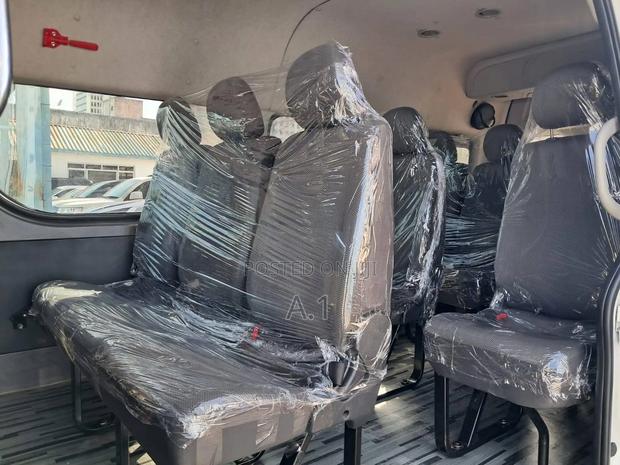 Toyota Granvia 2019 White - thumbnail 5