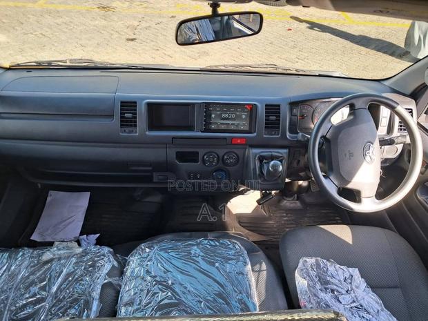 Toyota Granvia 2019 White - thumbnail 3