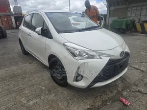 Toyota Vitz 1.3 FWD 5dr 2019 White