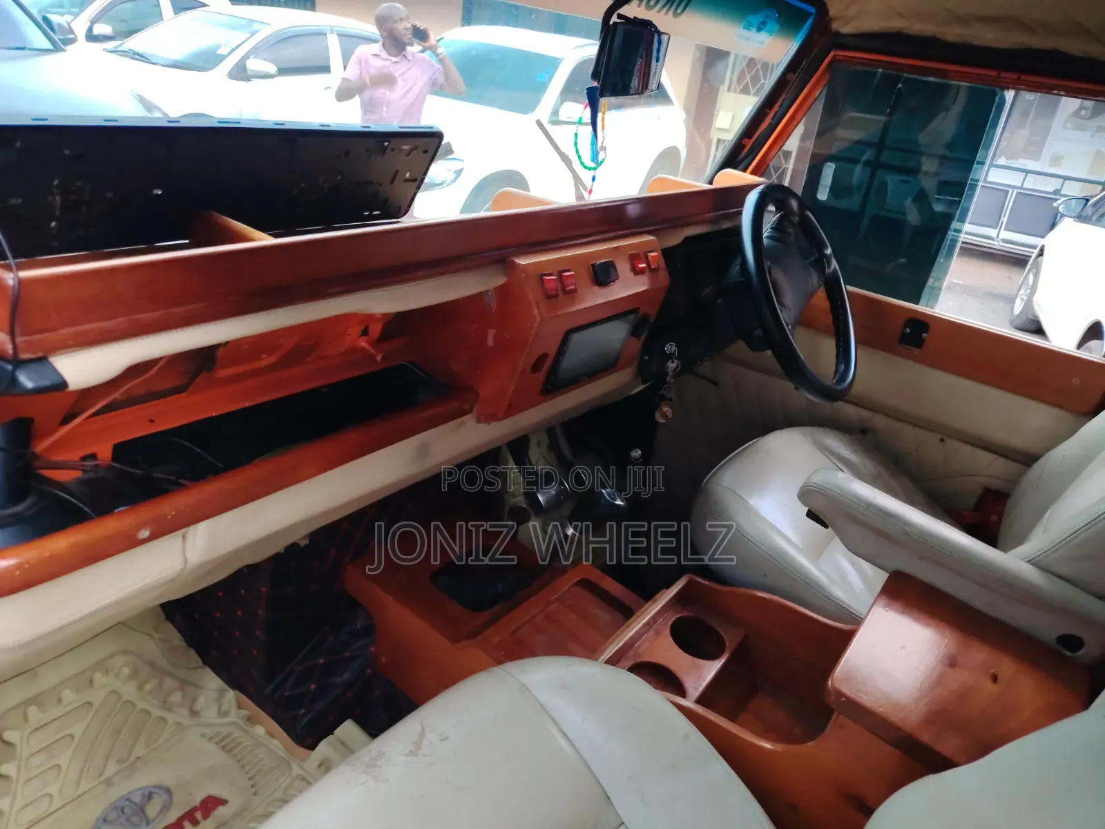 Land Rover Defender 1978 Orange