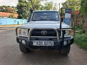 Toyota Land Cruiser 2013 White