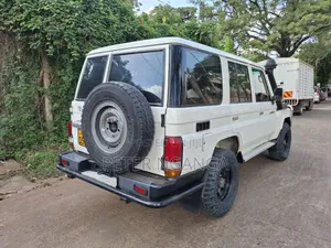 Toyota Land Cruiser 2013 White