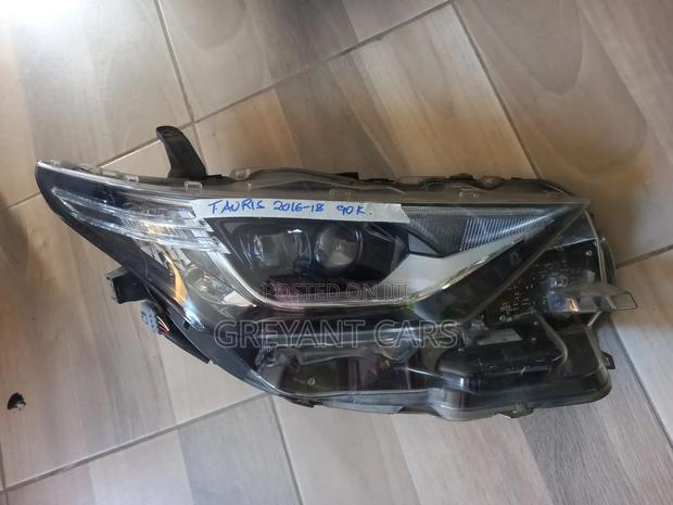 Auris 2016 Headlight
