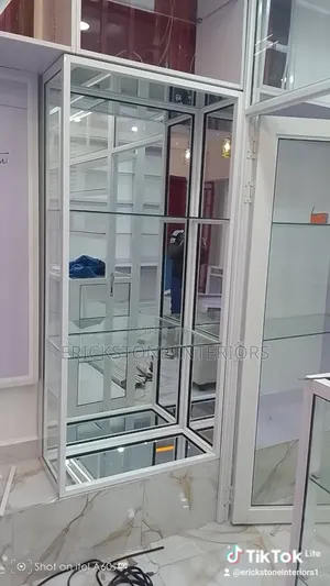 Aluminum Partition With Glass Fittings