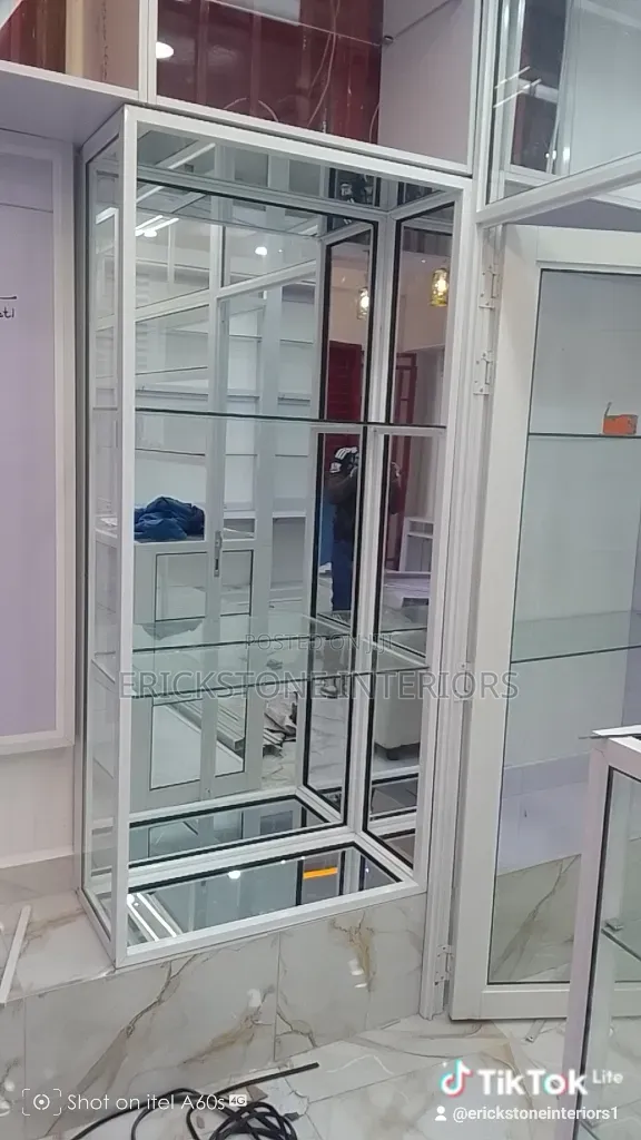 Aluminum Partition With Glass Fittings
