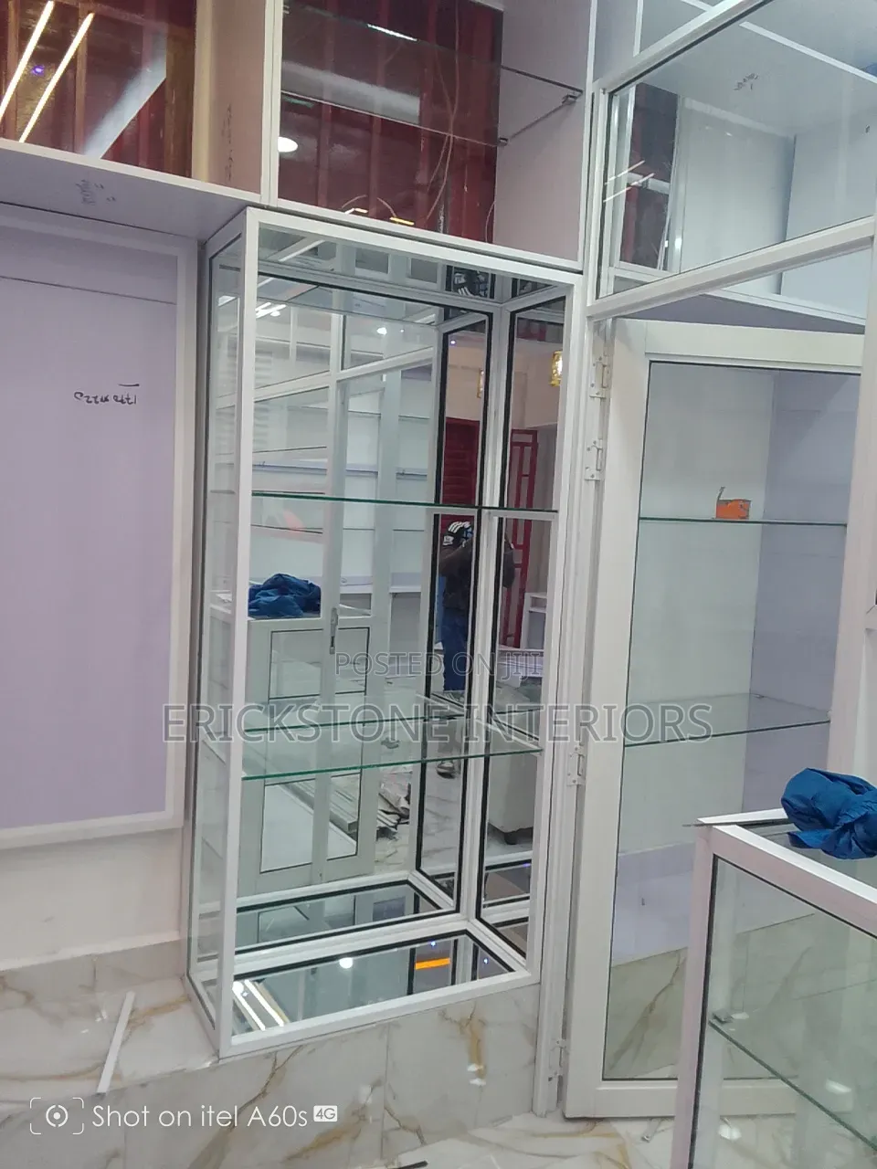 Aluminum Partition With Glass Fittings