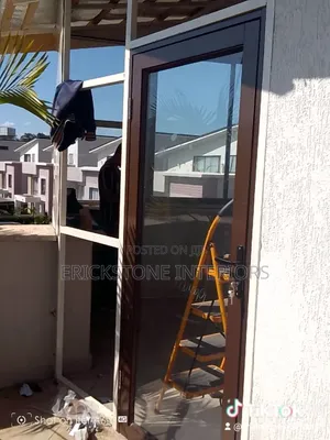 Aluminum Partition With Glass Fittings