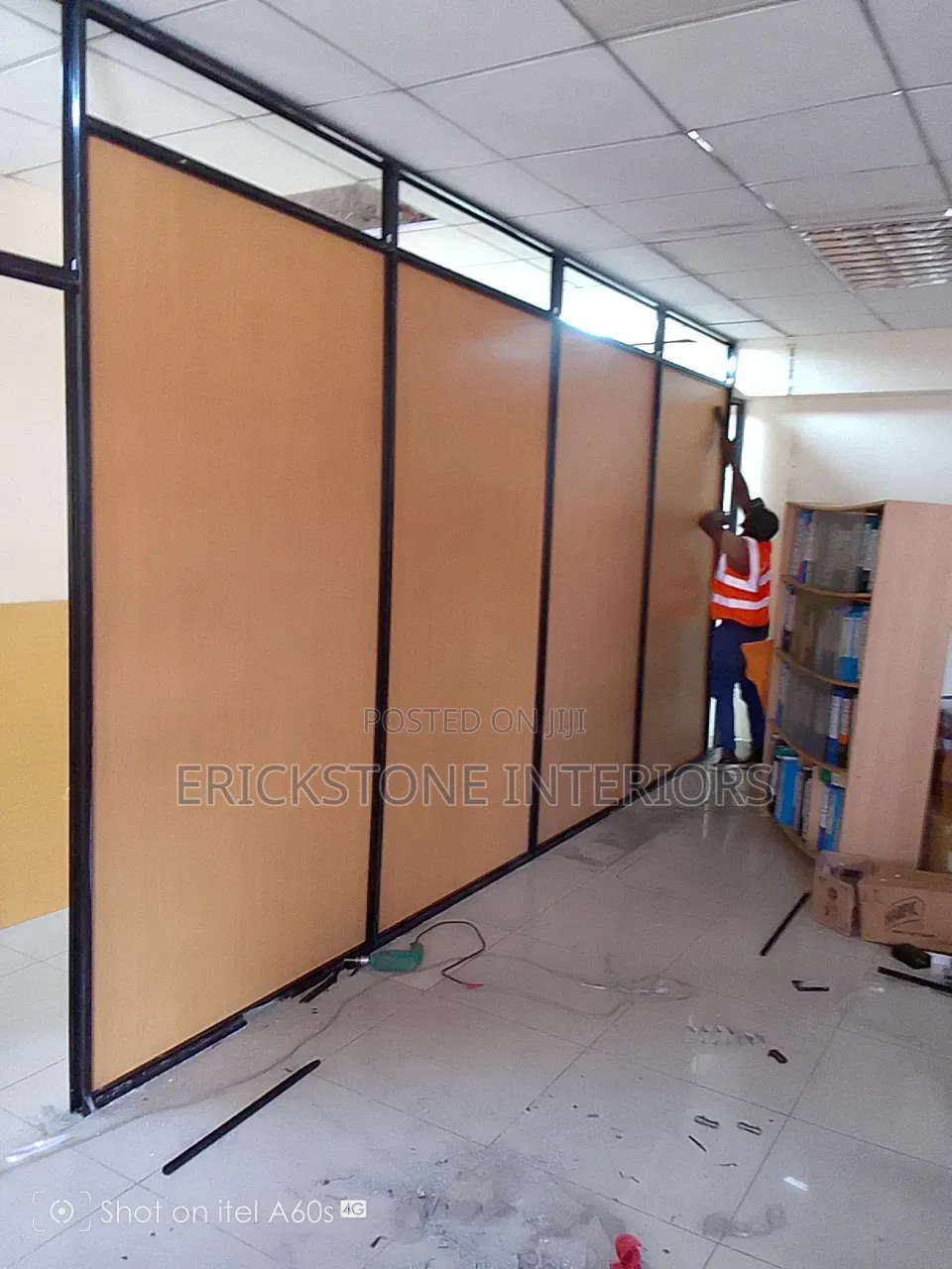 Aluminum Partition With Glass Fittings