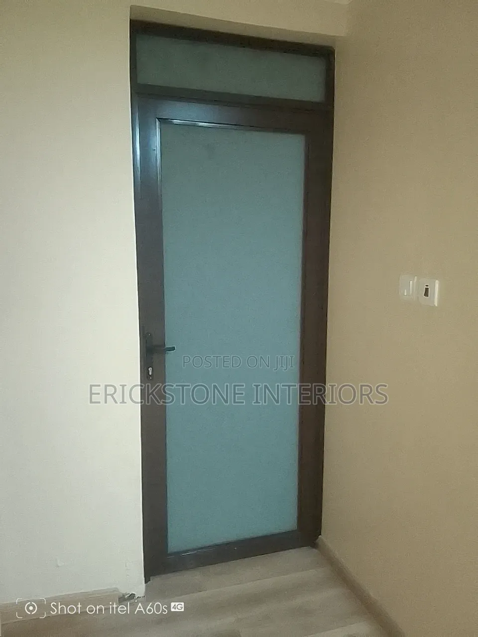Aluminum Partition With Glass Fittings