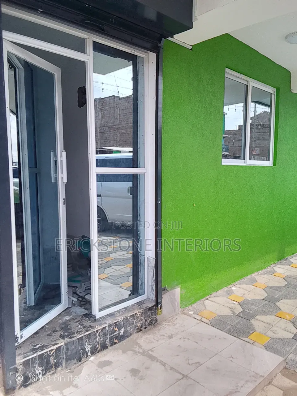 Aluminum Partition With Glass Fittings