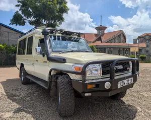 Toyota Land Cruiser 2017 Beige